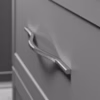 particolare maniglia cromata per mobile bagno sospeso marylin